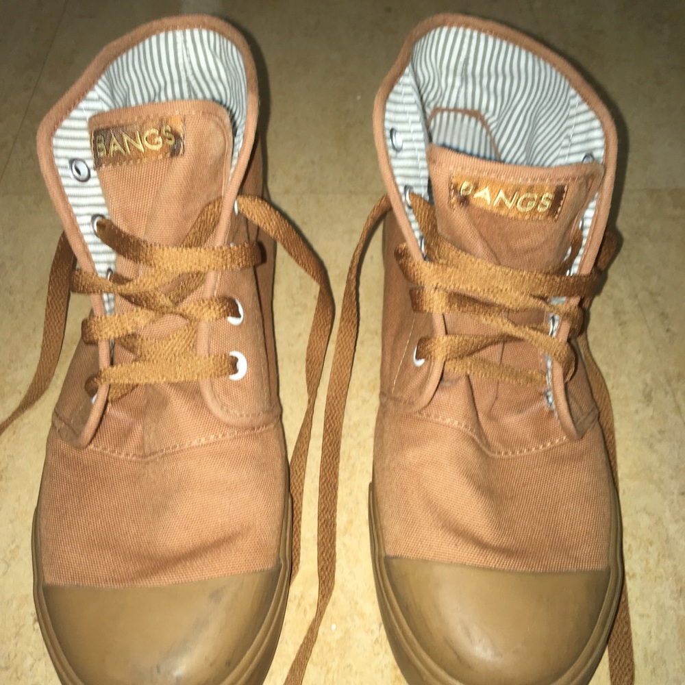 All brown converse style